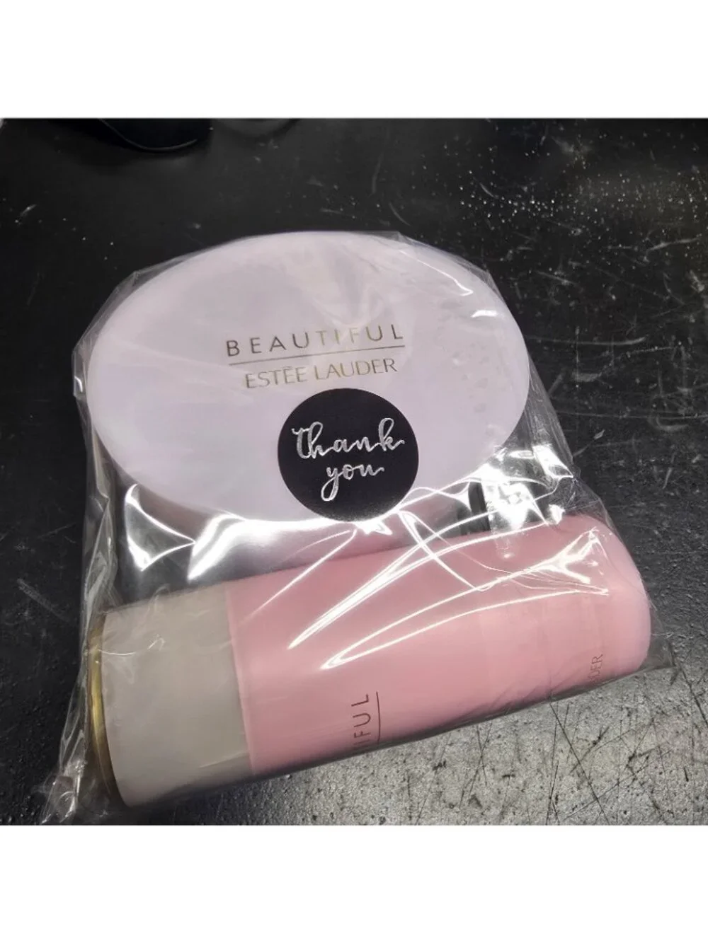 2 Estee Lauder Beautiful body Dusting powder